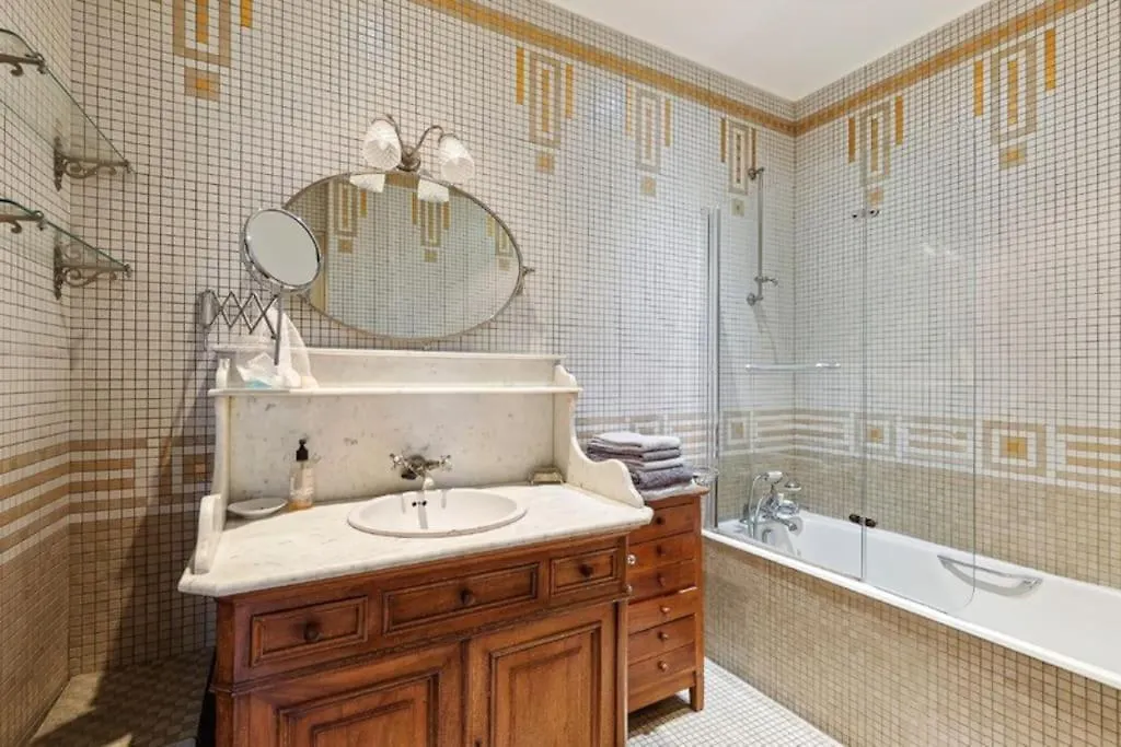 Marais Historical Center Parisian 3br